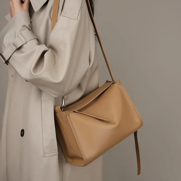 2026 Fashion New Solid Color Quality Soft Leather Crossbody Handbag Leather Commuting Single Shoulder Dumpling Tote Bag